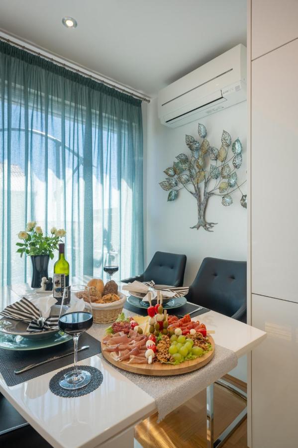 Apartment Tikvarin, Kastel Kambelovac Каштела Экстерьер фото