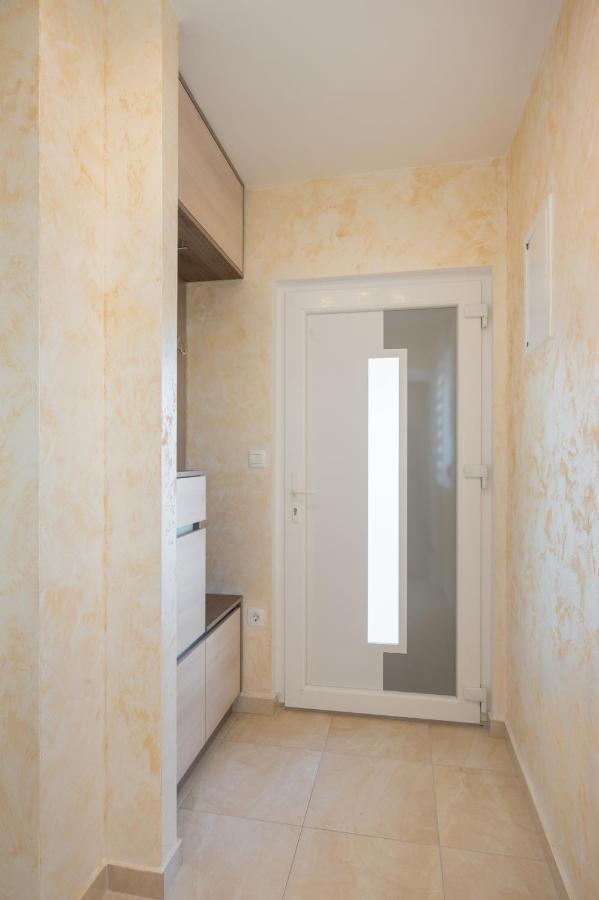 Apartment Tikvarin, Kastel Kambelovac Каштела Экстерьер фото