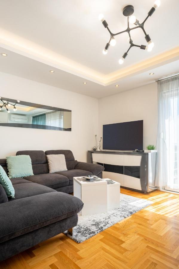 Apartment Tikvarin, Kastel Kambelovac Каштела Экстерьер фото