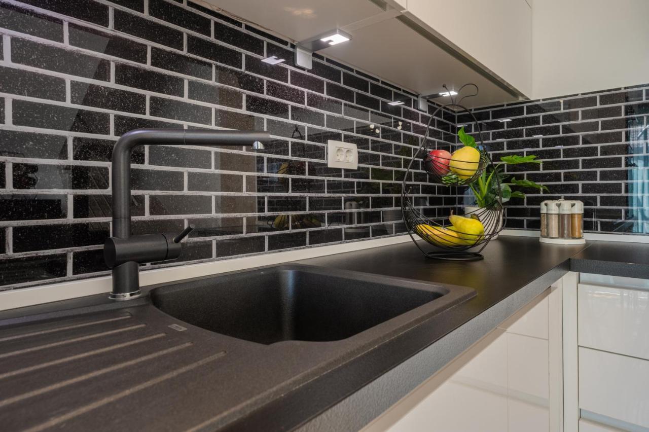Apartment Tikvarin, Kastel Kambelovac Каштела Экстерьер фото