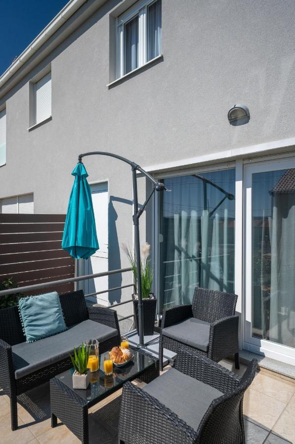 Apartment Tikvarin, Kastel Kambelovac Каштела Экстерьер фото
