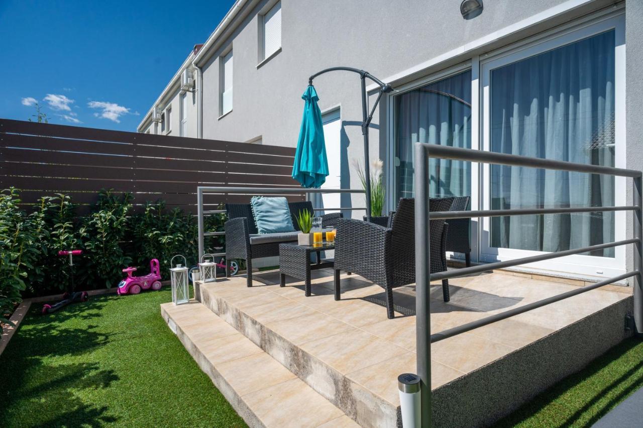 Apartment Tikvarin, Kastel Kambelovac Каштела Экстерьер фото